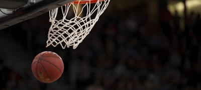 球迷在铁粉聚集地社区热烈讨论赛事