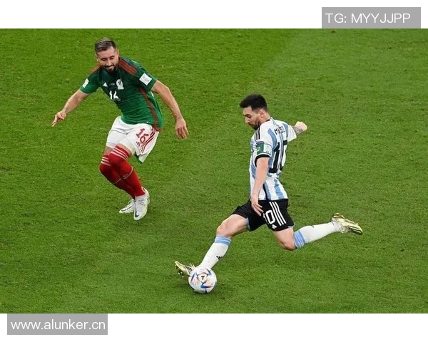 足球明星在赛场背后的搞笑瞬间拉屎视频合集让你捧腹大笑